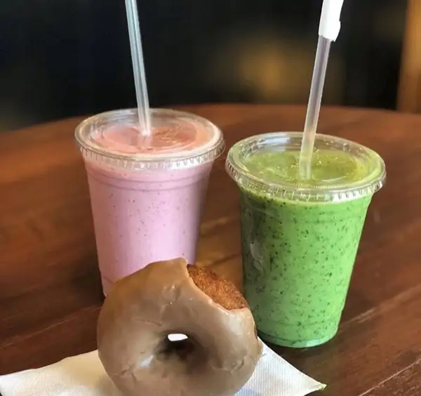 Strawberry and green smoothies with a doughnut